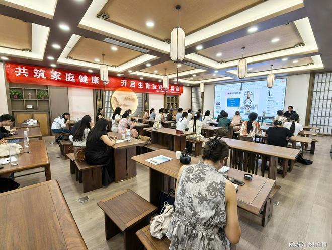 “守护家庭健康 共建生育友好型社会”系列活动走进信阳